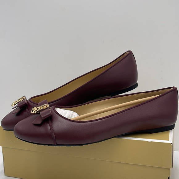 MICHAEL KORS HONEY BALLET FAUX LEATHER
49H3HNFP1L
OXBLOOD - Picture 7 of 16